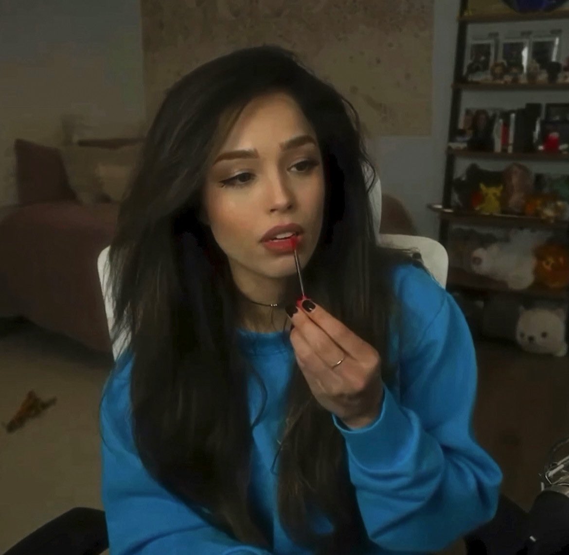 besos4rae's tweet photo. gf requirements: be valkyrae https://t.co/UGKFSoQJoi
