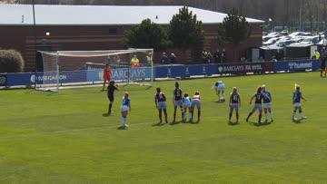 🔥 @lisaweiss29 denies @JustLuc_ from the spot!

Crucial save from the @AVWFCOfficial
 keeper! 😱

#BarclaysFAWSL