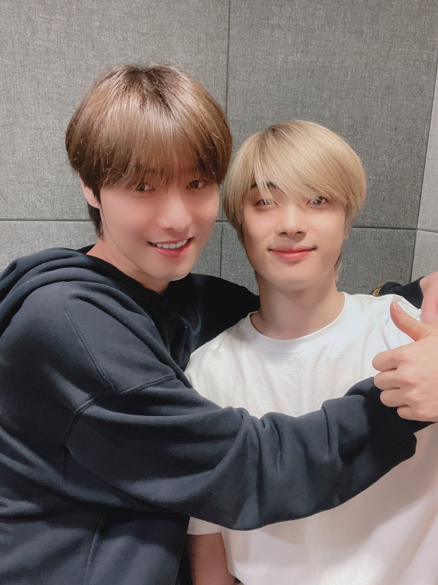 [#용훈]
하루 마무리 잘해요 위브들💕💕
