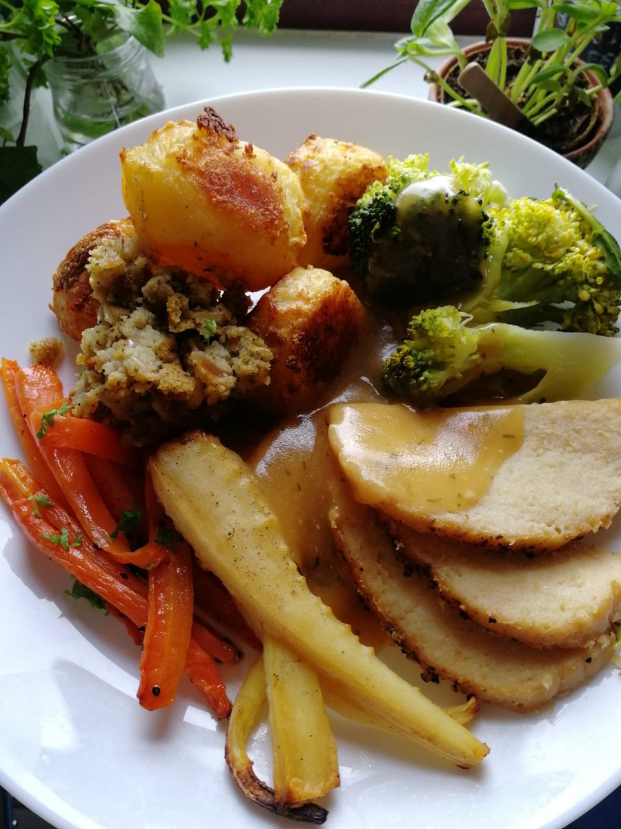 Mark_Helmy's tweet photo. @AldiUK your #vegan plant menu no chicken roasting joint is sensational! Thank you! ♥️ https://t.co/0C2HenIUR3