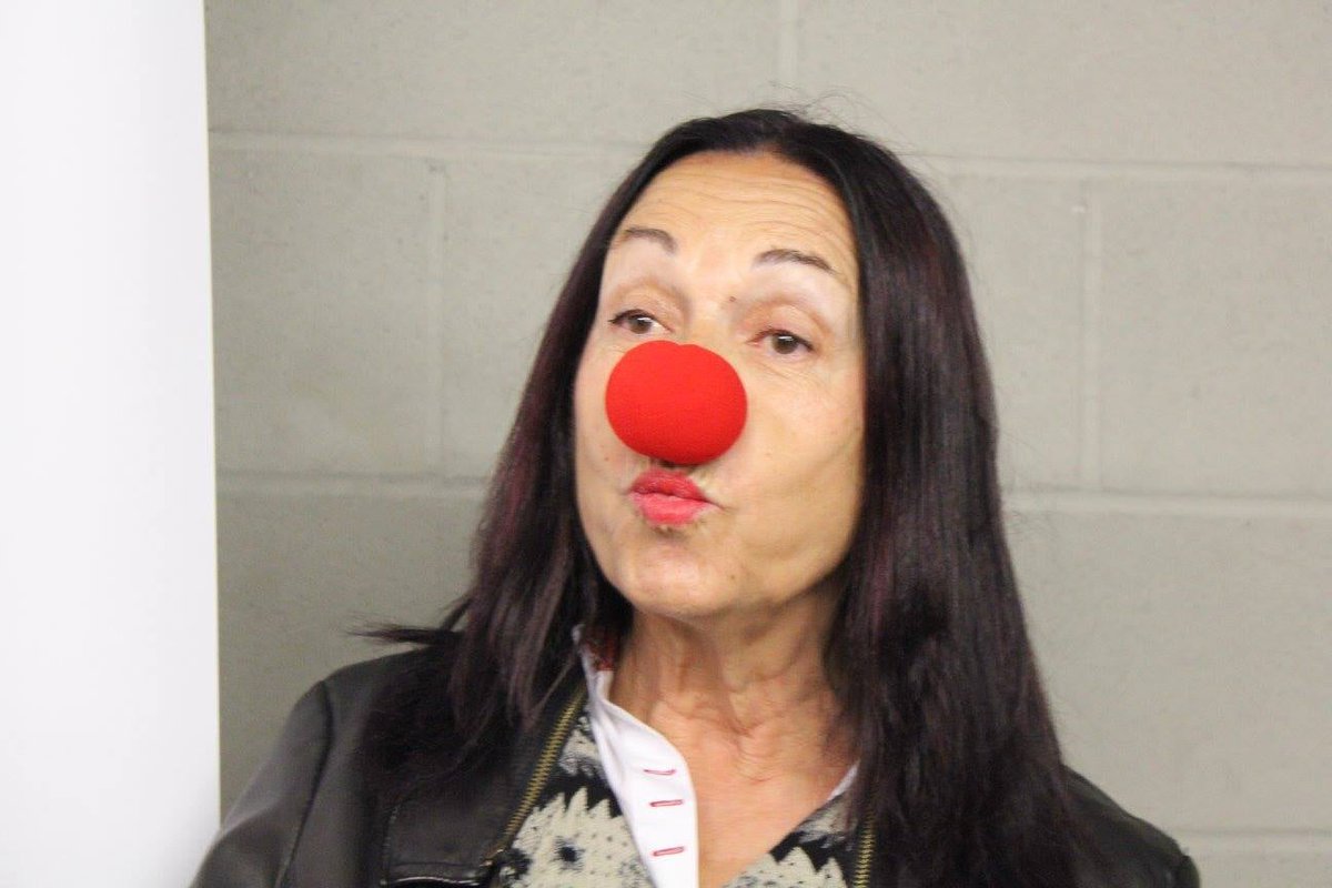 Las artes escénicas de esta comunidad le deben mucho a Susana Herreras. Los que la conocimos recordaremos su pasión, su entrega y su amor por el teatro. Que le tierra te sea leve, amiga...