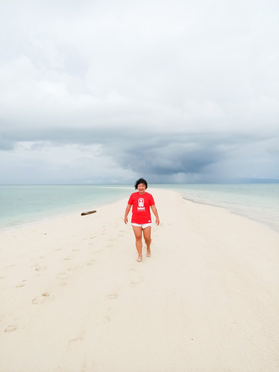 peekholidays's tweet photo. There is a reason why this place- 𝗕𝗼𝗻𝗲 𝗟𝗮𝗯𝘂𝗻𝘁𝗮 at Buton Tengah, made it to top three of "The Most Popular New Destination" in #apiawards2020.    

This shot was taken before the rain came and soaked us through 🙈

Teman2, sudah pernah ke 𝗕𝗼𝗻𝗲 𝗟𝗮𝗯𝘂𝗻𝘁𝗮? 🤗 https://t.co/pv8TcKCHdX