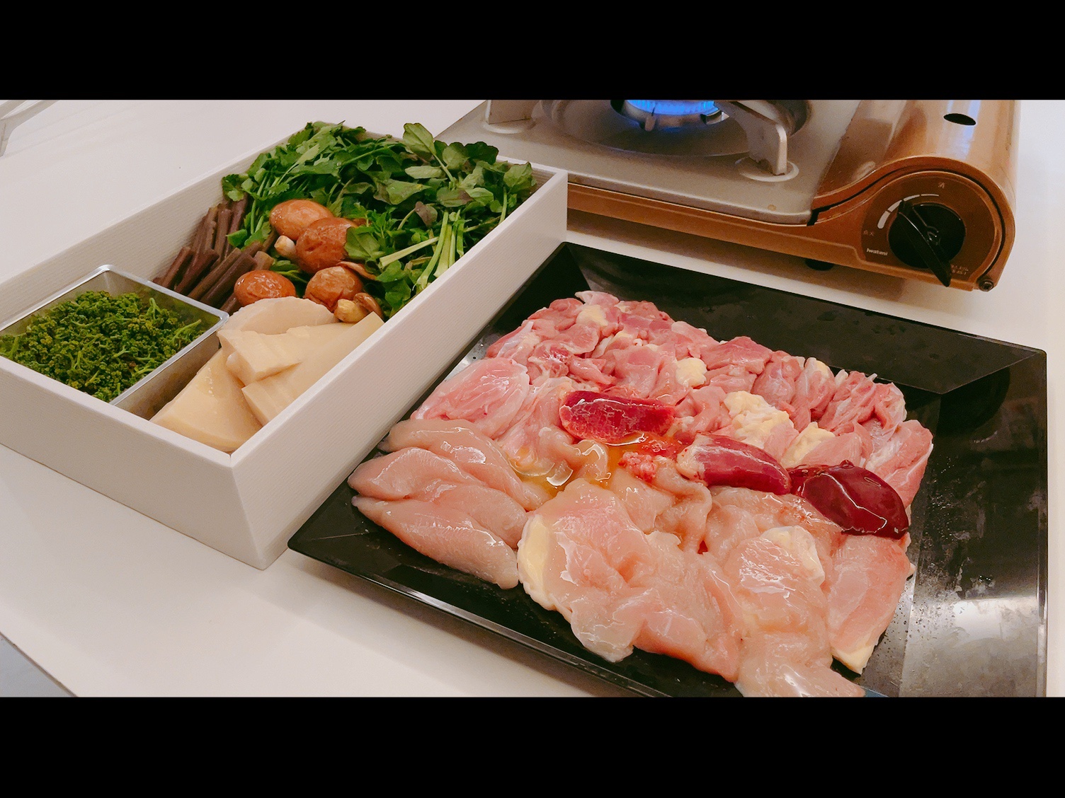 メンタリストdaigo 貴族のお取り寄せ 特に花山椒の時期は予約の全く取れない伝説の店 比良山荘 の 近江しゃもの花山椒鍋 が止まらない このお店の秘伝の出汁は日本最強の中毒性があると思う 多分すぐ売り切れるので気になる方はぜひ T