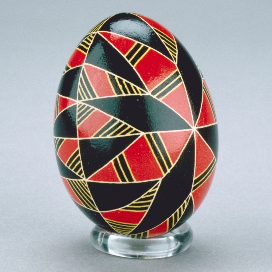 CanMusHistory's tweet image. Pysanky are symbols of cultural identity &amp;amp; pride in Ukrainian 🇨🇦 communities, they have been part of cultural heritage for centuries. At one time, they were believed to possess the magical ability to ward off evil spirits as they ushered in spring

More 🥚 bit.ly/3czcHOS