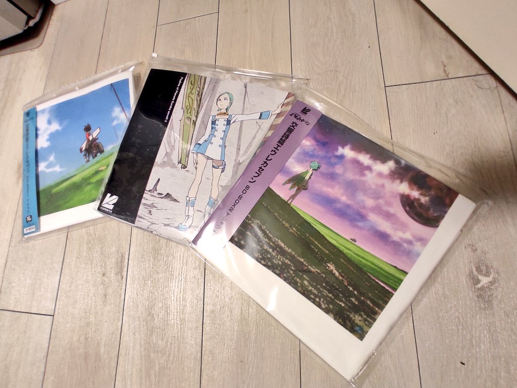 Paselixxx 東京出張 秋葉原でエウレカのtシャツあったから思わず買っちゃった 思い出深い作品だから上がるわー あとパッケージがレコードをモチーフにしててお洒落すぎる 帯まで付いてて拘ってる エウレカの世界観と合ってて尚の事ｴﾓｰｼｮﾅﾙｩｩ 交響詩篇