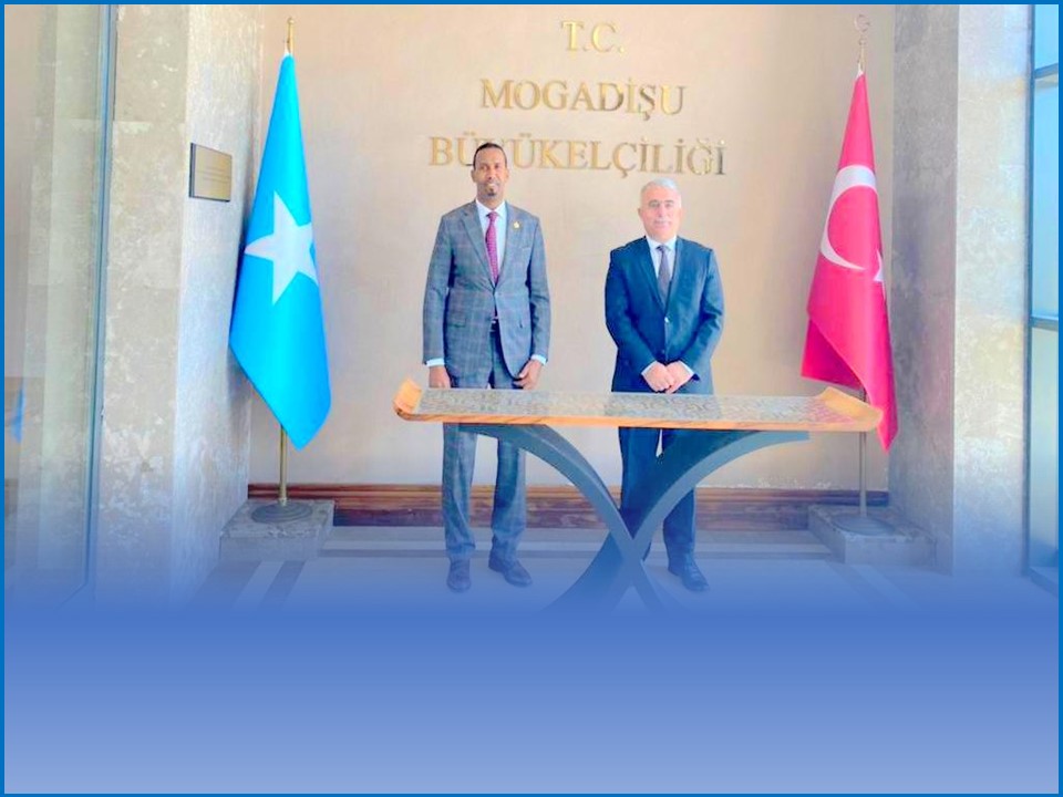 H.E.<a href="/Hon_Khalif/">Khalif Abdi Omar</a> has paid today a courtesy call to the Turkish Ambassador to🇸🇴 Mehmet Yilmaz at his @TC_Mogadishu-based office. They discussed the Finalization of the #TEPA agreement bt 🇸🇴 &amp; 🇹🇷, trade balance, boosting exports &amp; access to commercial markets for Somalia's products.