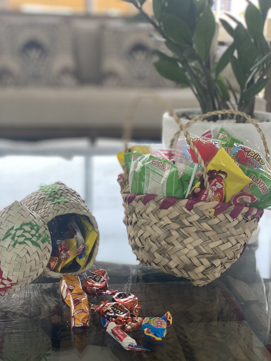 zadg4's tweet image. تفاجأت اليوم أثناء إستضافة هذا الشاب الرائع @s33d_w فى  #الصباح_رباح عبر اثير #مسقط_اف_ام بأنه من هواة جمع كل ما يتعلق ب #زمن_الطيبين ويحاول جاهدًا مع زملائه الآن أن ينشئ متحفًا خاصًا بتلك الفترات ويكون مرجعًا لهذا الجيل والأجيال القادمة ، وقد أهداني هذه الأنواع من حلويات زمان ..