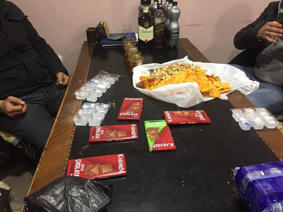 Üç derdim var birbirinden seçilmez, bir ayrılık bi yoksulluk biride ölüm der...Karacaoğlan 
İyi akşamlar