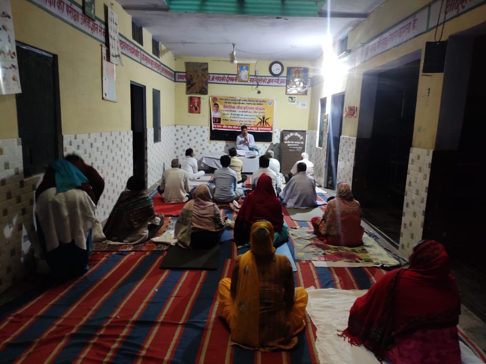 upsanskrit's tweet photo. न चास्ति सदृशं तेन किंचित्स्थौल्यापकर्षणम् । न च व्यायामिनं मर्त्यमर्दयन्त्यरयो भयात् ॥

उत्तर प्रदेश संस्कृत संस्थान द्वारा संचालित निःशुल्क त्रैमासिक योग प्रशिक्षण शिविर।

केन्द्र का स्थान:-मुज़फ्फरनगर

#Lucknow https://t.co/D7sQmzaqtR