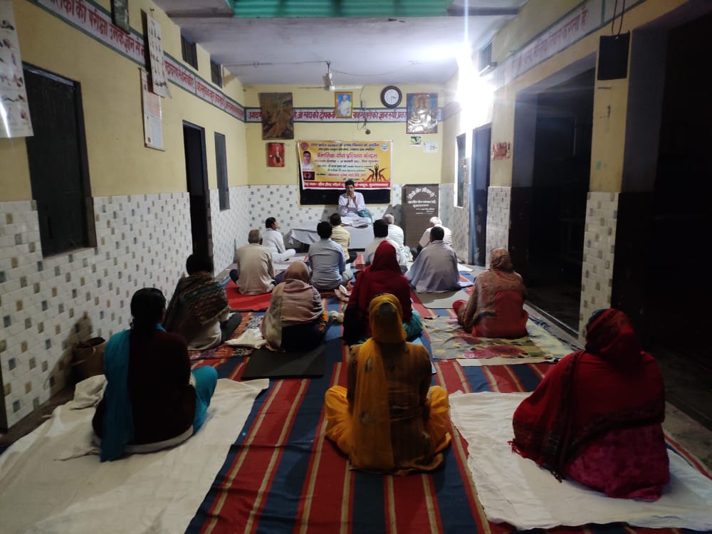 न चास्ति सदृशं तेन किंचित्स्थौल्यापकर्षणम् । न च व्यायामिनं मर्त्यमर्दयन्त्यरयो भयात् ॥

उत्तर प्रदेश संस्कृत संस्थान द्वारा संचालित निःशुल्क त्रैमासिक योग प्रशिक्षण शिविर।

केन्द्र का स्थान:-मुज़फ्फरनगर

#Lucknow