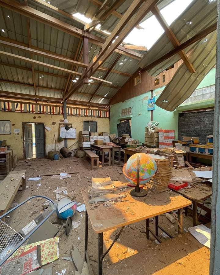 AyeAyesann's tweet photo. Karen: A school at Paekae village in the KNU controlled area is destroyed by Militay Junta’s airstrikes. Junta declared the ceasefire but they broke their own promise and continue airstrikes. Such a shameless and irresponsible terrorists. #WhatsHappeningInMyanmar #Apr4Coup https://t.co/o4Fm6Ir1hq