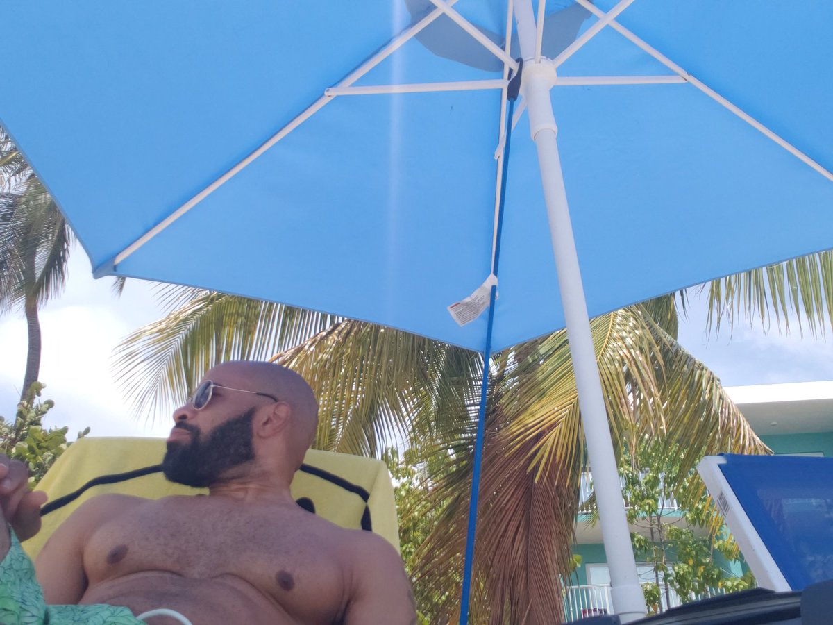 Realistikkid's tweet photo. One of my beach days https://t.co/CHQ8UAebOR