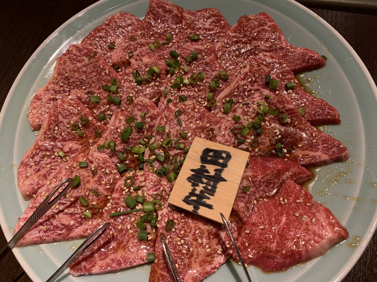 doichaan's tweet photo. お友達の引越し手伝って、ご馳走して頂きました🥺
かなり贅沢させてもらい感謝です✨
店構えは大衆っぽいですが、取扱うお肉は本物です😋
#スタミナ家どろんぱっ
#焼肉
#東比恵
#田村牛 https://t.co/yqwD6MeJf3