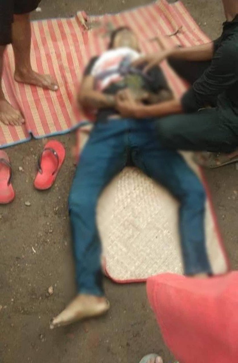 MhonePoe's tweet photo. Tw // Death // blood
Pyinmana motorcycle strike was brutally cracked down by Junta, one civilian was reported dead by gunshots at around 2:00PM. Terrorists slaughtering civilians with live ammunitions. #WhatsHappeningInMyanmar #Apr4Coup https://t.co/HzJ3L1HKwk