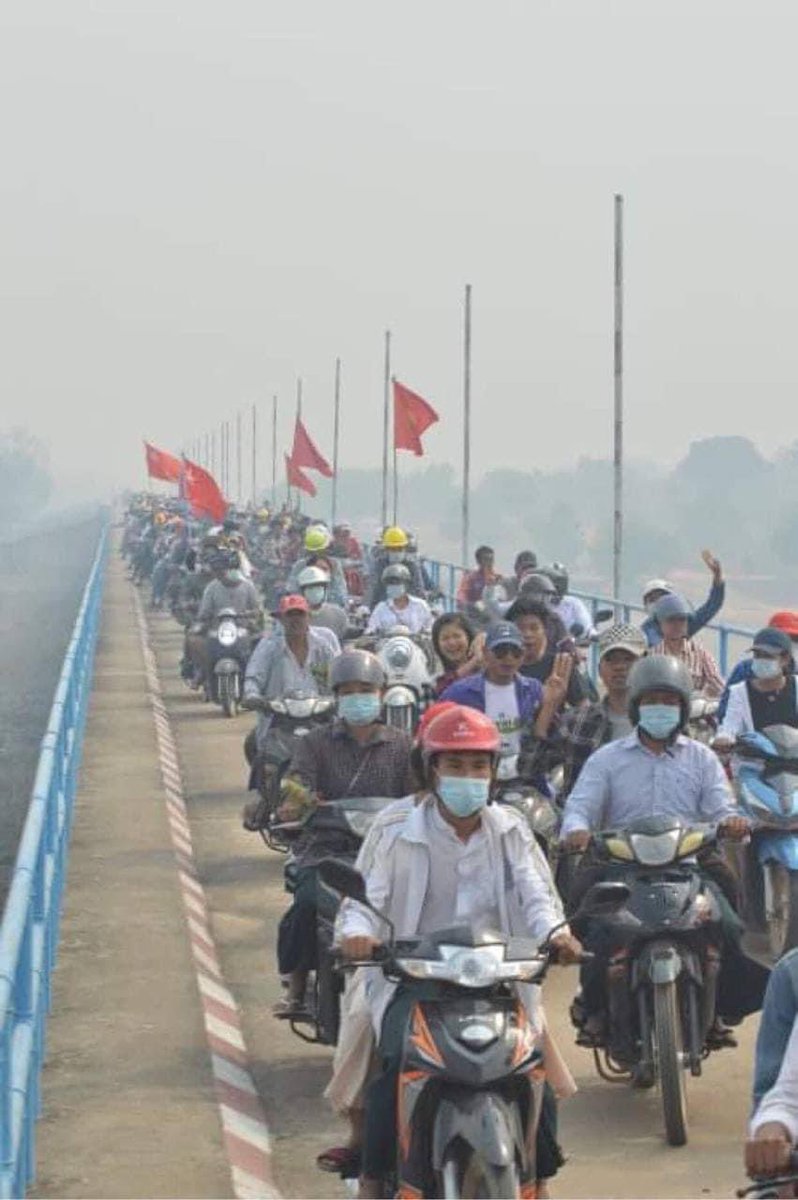 MhonePoe's tweet photo. Thousands of Anti-Coup protestors from neighboring villages are marching at Thaphanseik Reservoir in Kyun Hla township, Sagaing Region. 

#MilkTeaAlliance
#WhatsHappeningInMyanmar https://t.co/TXbNWe07vN