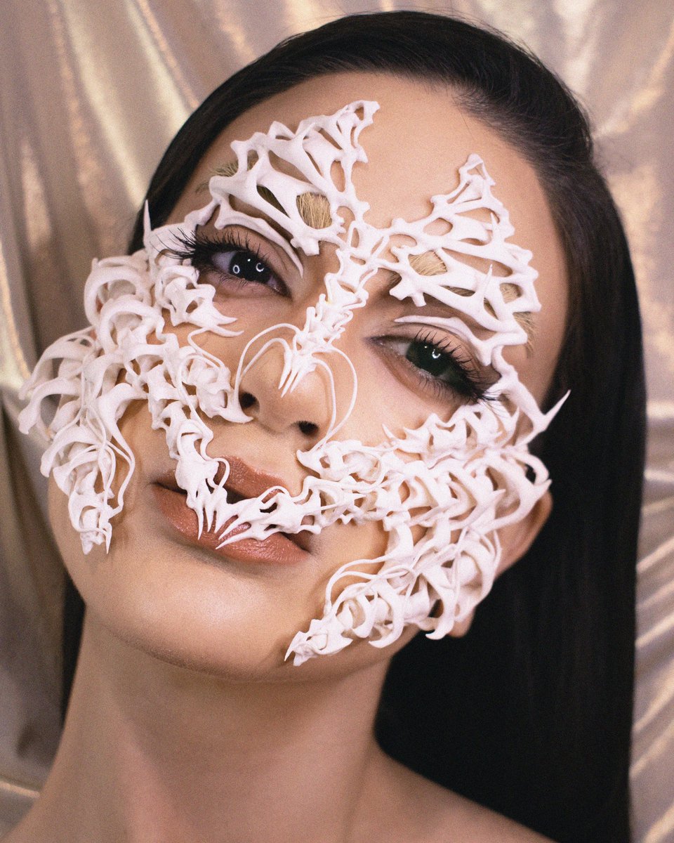 elepeints's tweet photo. I made a mask version of the Iris Van Herpen skeleton dress💞💞 https://t.co/DqXY6pJT2F