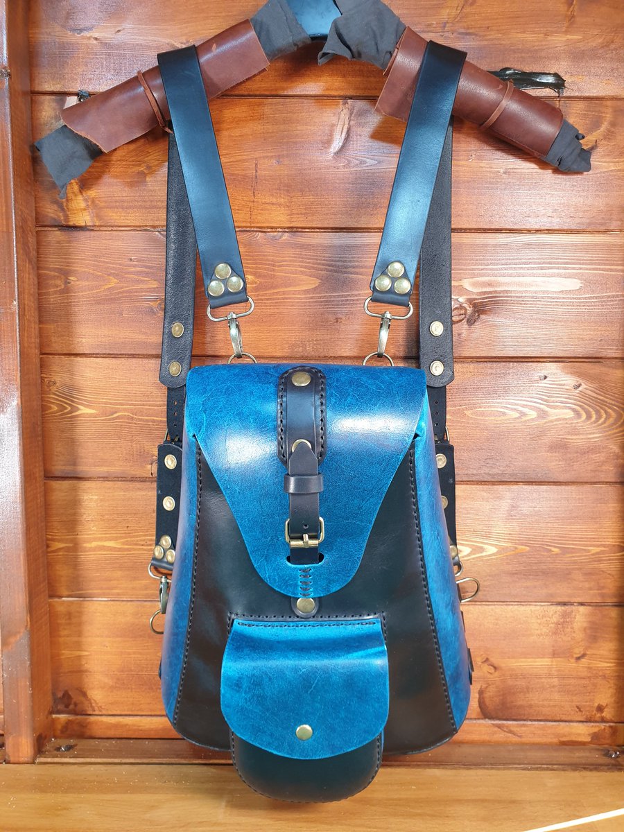 Finally finished off the Atomic Backpack! Its been awesome fun but has certainly taken a few days! 
This sturdy leather backpack is just the right size for all the essentials. Handy for days out, picnics, work, college or any other purpose where you need a bag!
#tbch #steampunk