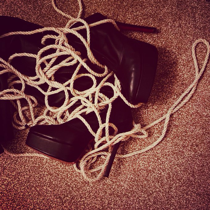 When the floor confirms what a good day you have had! #rope #higheels #thighhighs #bondage https://t<a href="/tag/thighhighs"class="tags"><span>#thighhighs</span></a><a href="/tag/bondage"class="tags"><span>#bondage</span></a><a href="/tag/rope"class="tags"><span>#rope</span></a><a href="/tag/higheels"class="tags"><span>#higheels</span></a>