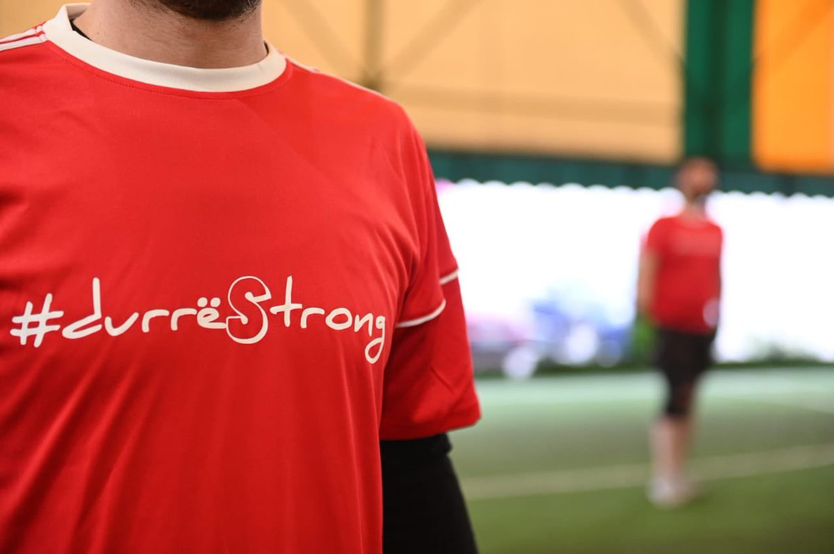 pvengu's tweet image. Ka nisur kampionati ⚽️ #DurrëStrong 💪🏻 në Plazh, Arapaj. Skuadrat me fanellat #12 po zhvillojnë një minikampionat futbolli në homazh të qëndresës durrsake pavarësisht vështirësive që ka kaluar qyteti. Finalja e Kupës #DurrëStrong të mërkurën 7 Prill! #SkaKohëPërPushim 🗳 #PS12