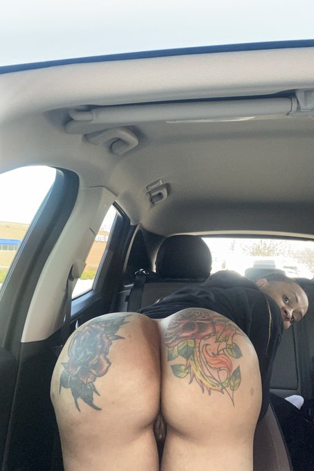 horny ...pussy is wet and throbbing https://t.co/uifkoapIVk