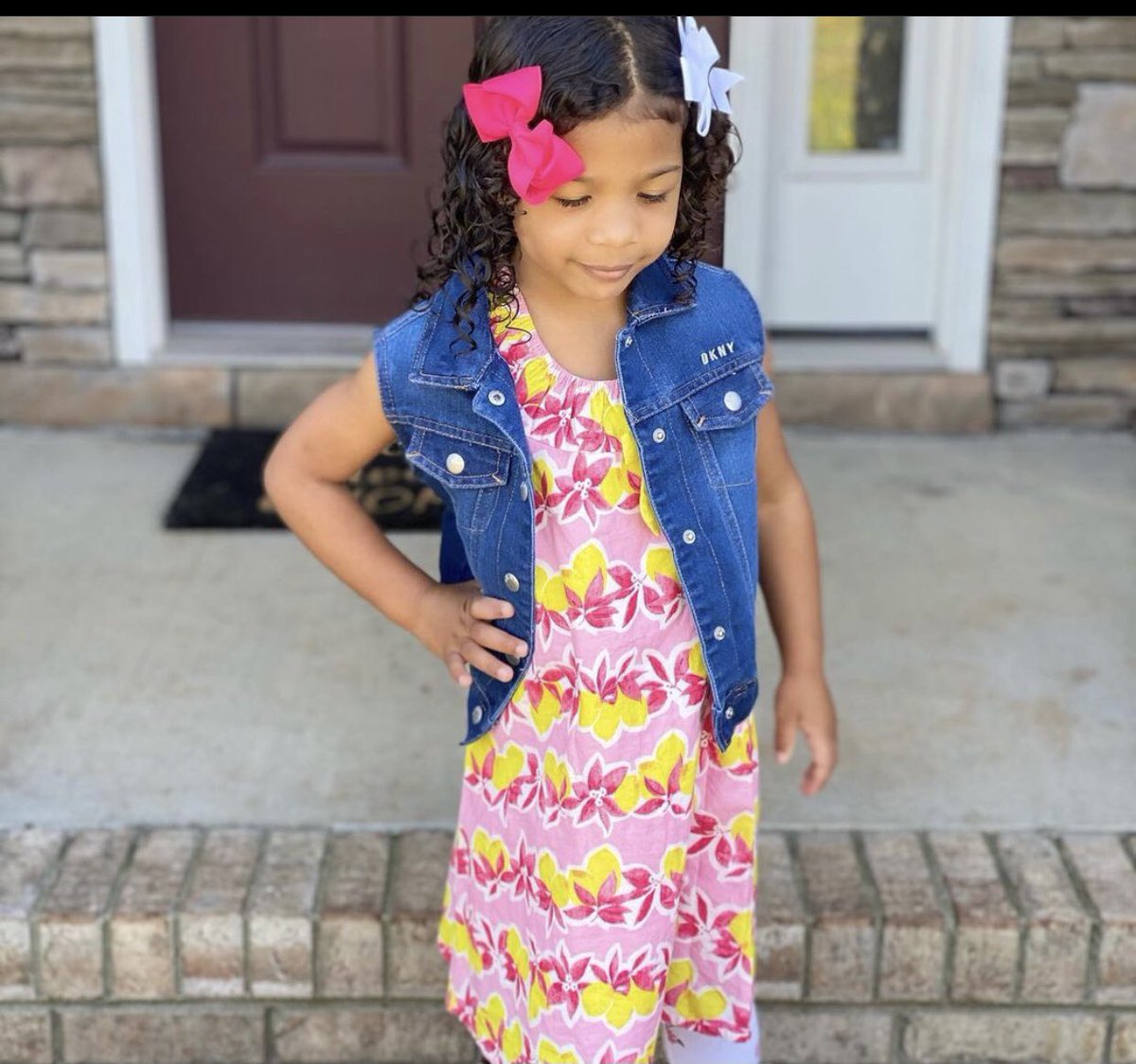 NoOne850's tweet photo. My niece is a diva lol sheโs gonna be a problem...I can already tell sheโs not one of them ๐ฉโ๐พ๐ฏ๐คฃ #BigNiece https://t.co/dhFxE6uzdY