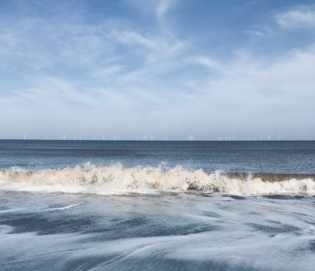 jillwebbwords's tweet photo. Scatter your worries
Like dandelion clocks in
Mighty crashing waves.
#haiku #waves #positivepoetry https://t.co/1GXwlCrZGs
