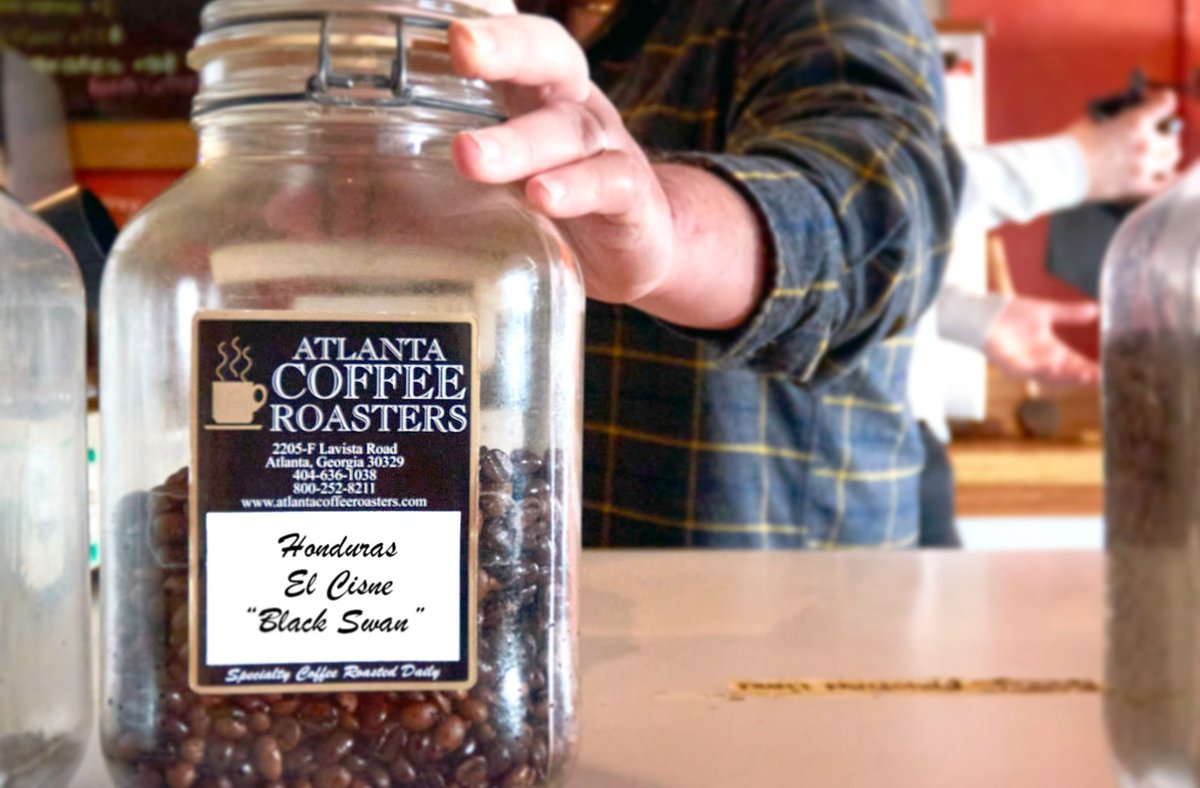 Guess what's back in stock and freshly roasted?? #ElCisne "Black Swan" #ViennaRoast! Grab yours before it's gone at bit.ly/black-swan-roa… 

#coffee #coffeelovers #honduras #hondurancoffee #blackswan #freshroasted #freshlyroasted