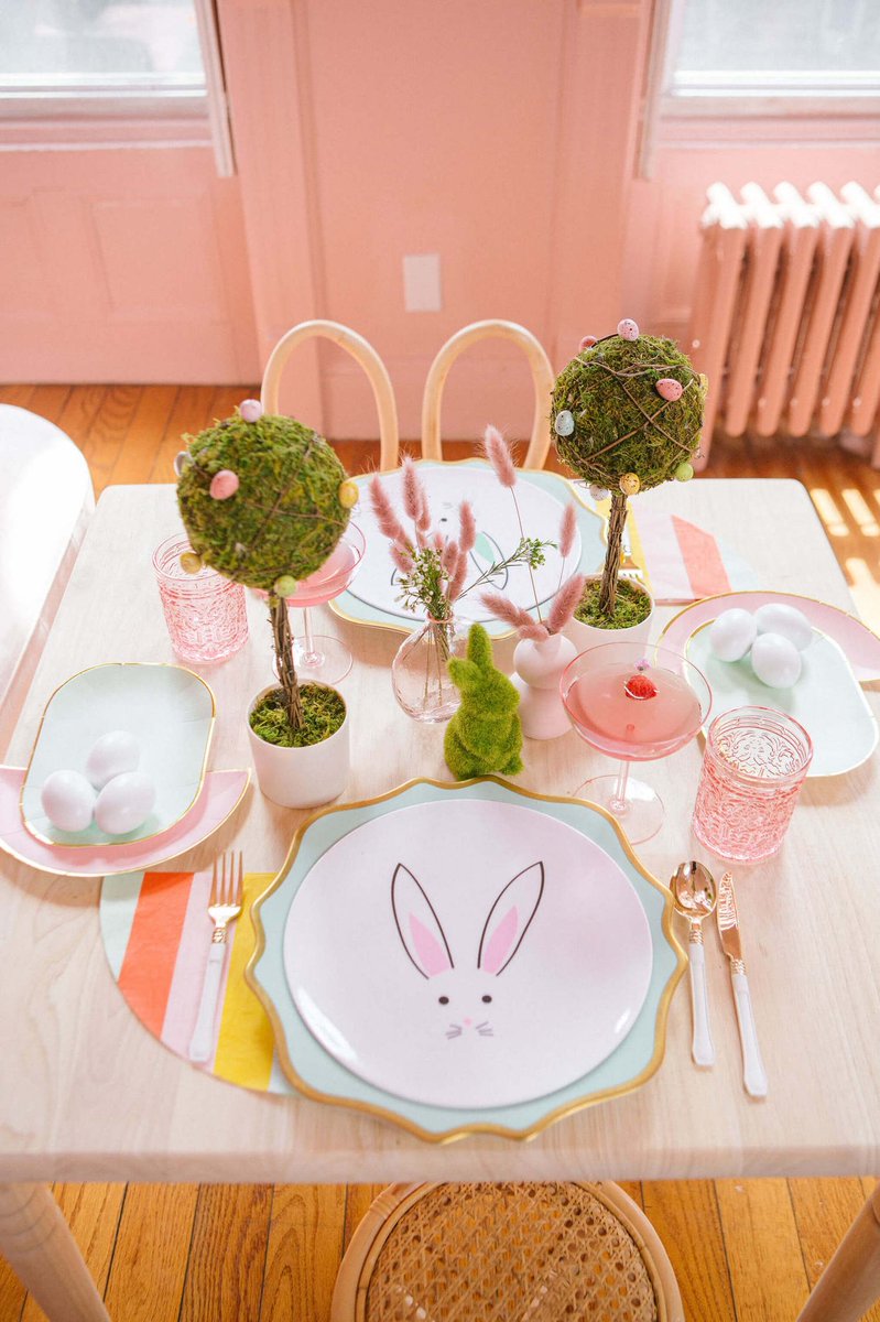 Happy Easter! This sweet and chic #springshoot by @makiniregal at @blushattheregalsuite is giving us all the swoon eyes 😍😍🐰. perfete.com/2021/04/a-swee…

📸 @bufotos ; 👩🏽‍🎨 @makiniregal : 🎂 @brownstonecheesecakes ❤️❤️⁣