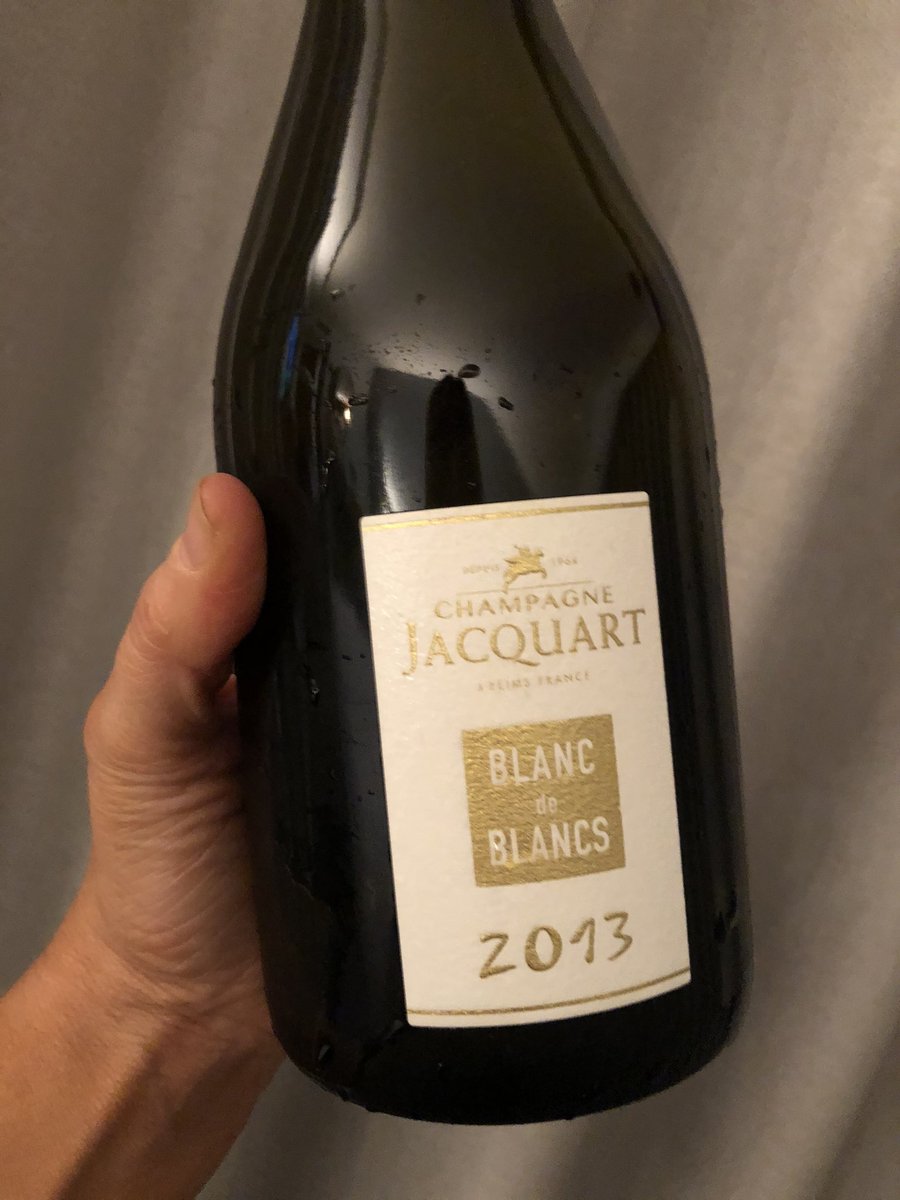 jules_mahon's tweet photo. Saved this gift from my pal @Solera_Wine for #EasterSunday a new champagne house to the Irish market @champagne_jacqu and this blanc de blancs is very quaffable 🍾🍾 Happy Easter all !! https://t.co/tdHLlKnRrJ