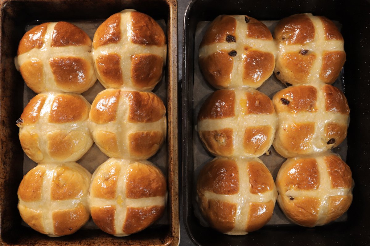 noxskitchen's tweet photo. Hot Cross Buns 
Full Recipe Video: https://t.co/rWqSZZ3vIl

#hotcrossbuns #easterbuns #foodlover #noxskitchen #easter https://t.co/ZRDzfuovgx