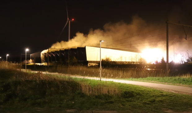 Grote brand in overslaghal bij Avri  - ..