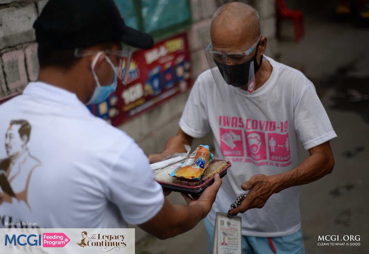 mcgidotorg's tweet photo. IN PHOTOS: Brethren in Malolos, Bulacan joined MCGI’s Global Feeding Program on April 4, 2021 by delivering free meals straight to the doorsteps of residents.

To God be the glory!

#MCGIFeedingProgram
#MCGICares https://t.co/jW9vZdn6aH