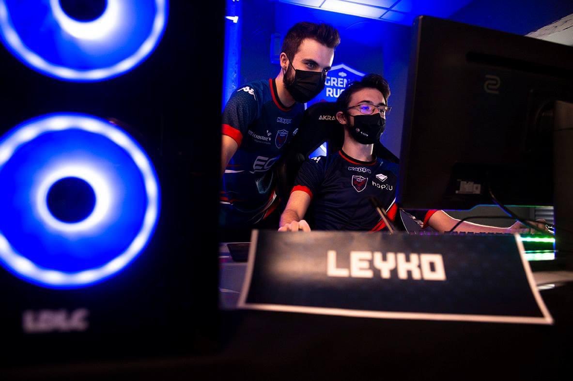 FCGEsports's tweet photo. On finit cet incroyable #FCGAlive avec un match Grenoble contre Lyon, mais sur Valorant !
@FCGEsports VS @AlcyoneGG 🔴🔵

🟣 Le live : https://t.co/ZQpsVEXOTo
🙏🏻 Faites un don pour soutenir le Fonds de Dotation : https://t.co/yfq9WG2XWa https://t.co/p7LE8cJKYG