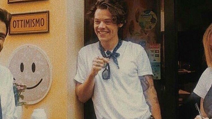 91fallings's tweet photo. no thoughts, just harry styles in italy https://t.co/oj3CJne38X