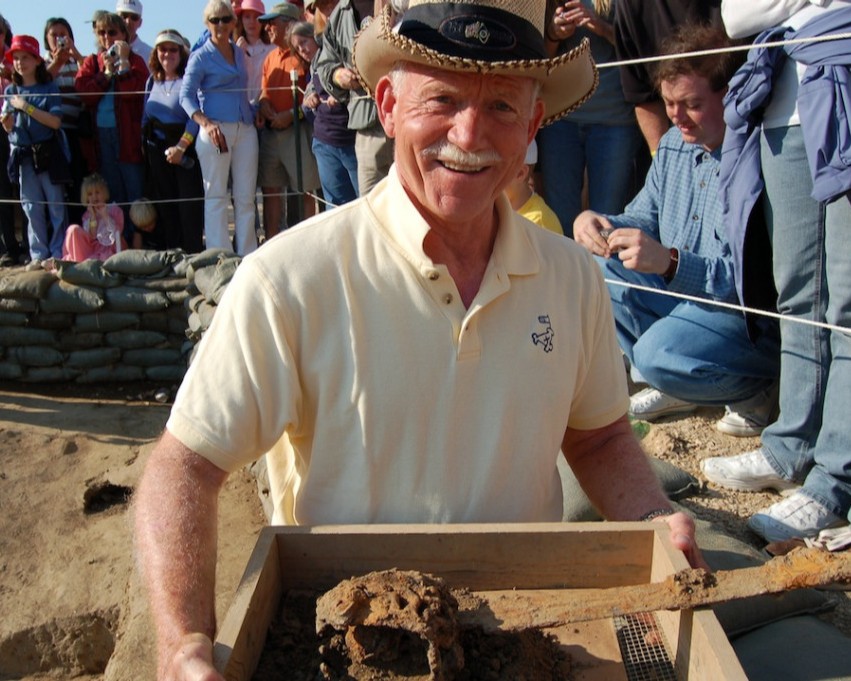 JRarchaeology's tweet photo. #OTD in 1994, Bill Kelso began excavating. Within 3 archaeological seasons, the team had uncovered enough evidence to prove the remains of #JamesFort existed on dry land near the church tower. #DigUpdates: https://t.co/bYN48rH6K8 Pictured: Dr. Bill Kelso, circa 2007. https://t.co/X7rl2g4E2X
