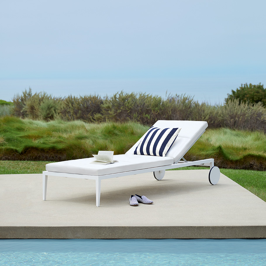 janusetcie's tweet image. Relax poolside in style. Featuring the Hatch Chaise Lounge, designed by Michael Vanderbyl.

#janusetcie #adoreoutdoor #michaelvanderbyl