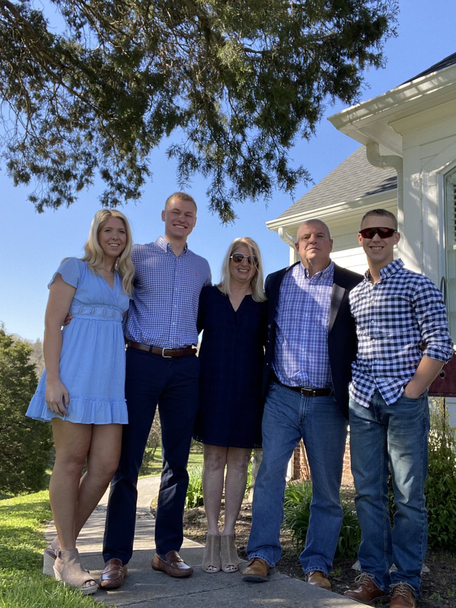 DarylChandler's tweet image. Happy Easter from the Chandlers! He is Risen!