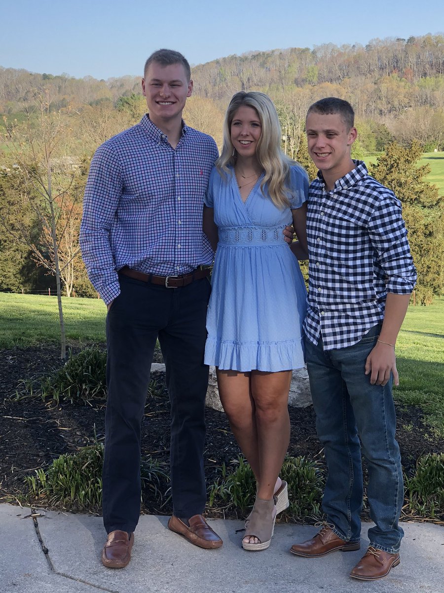 DarylChandler's tweet image. Happy Easter from the Chandlers! He is Risen!