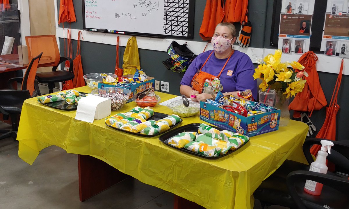 Happy Easter! A bunny hopped in Palm Coast and dropped off some subs and chips for the team. Thank you Easter bunny! #VOA365 #6363Palmcoastproud <a href="/HDRessie_8531/">Therese</a> <a href="/lindap6635/">linda perez</a> @WardallyJ <a href="/RickGTHD/">RickGTHD</a>