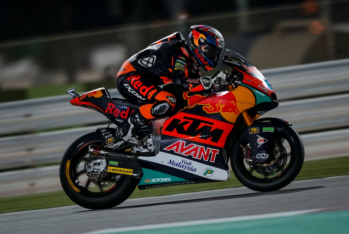 2nd victory of 2021 out of 2 races for <a href="/SamLowes22/">Sam Lowes</a>, winner of today's #Moto2 #DohaGP ahead of a pretty feisty <a href="/GardnerRemy/">Remy Gardner #87</a>! More fantastic result for TCX at the @losailcircuit!
#TCXboots #TCX #focusonboots