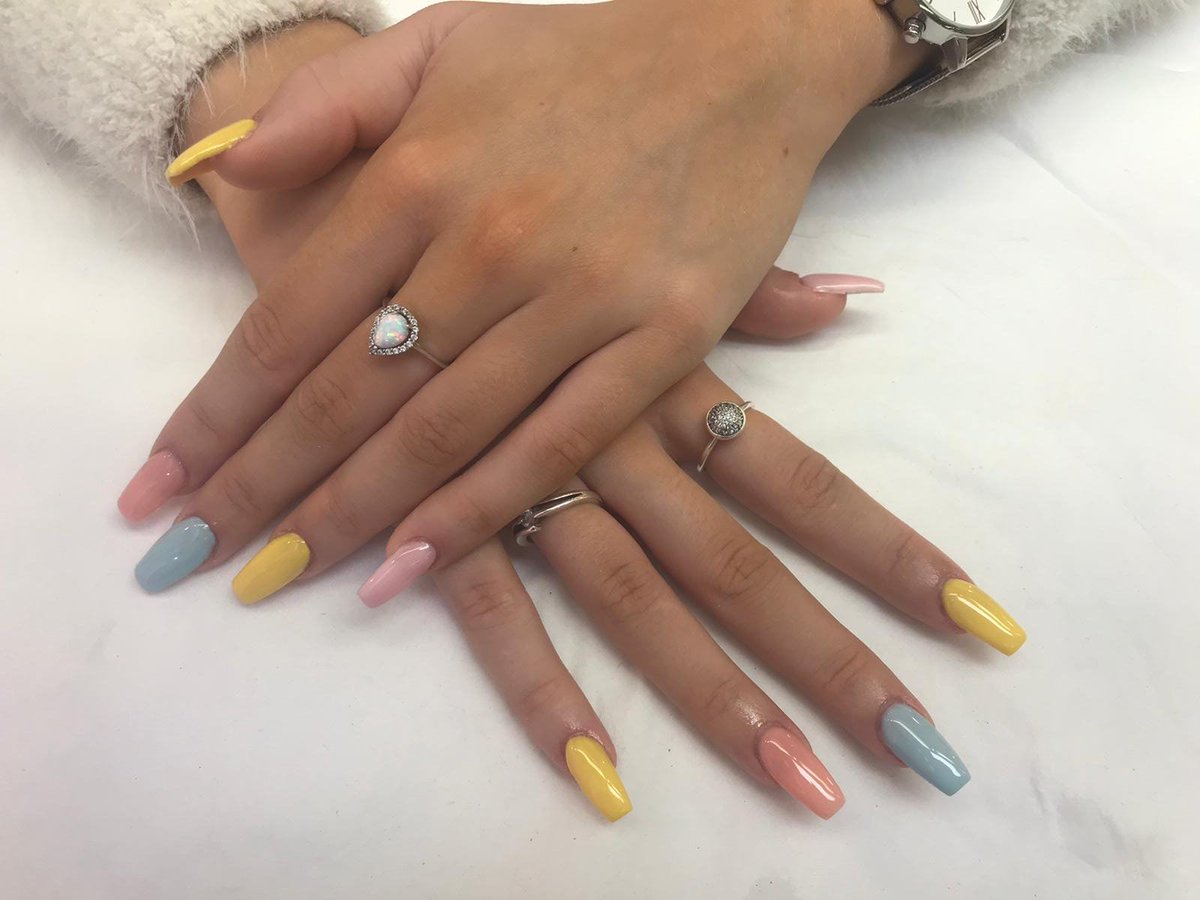 Wishing you all a fantastic Easter weekend! 🐰
We hope you relax and enjoy the long weekend. We cannot wait to see you all in our salon soon. 💛