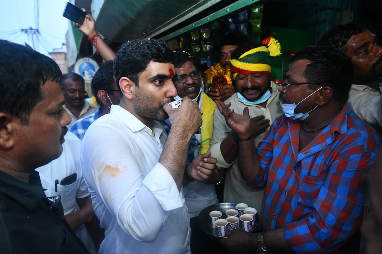 EyJOy7ZU8AA3Ymh?format=jpg&name=large