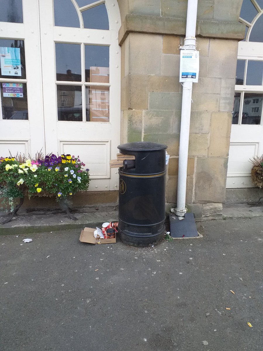 79toms1's tweet photo. What a lovely sight in Helmsley this evening, litter everywhere can't we go back into lockdown much preferred it withno bikers about. @VisitHelmsley @northyorkmoors @KeepBritainTidy @RyedaleDC https://t.co/Lcb4V4RKBx