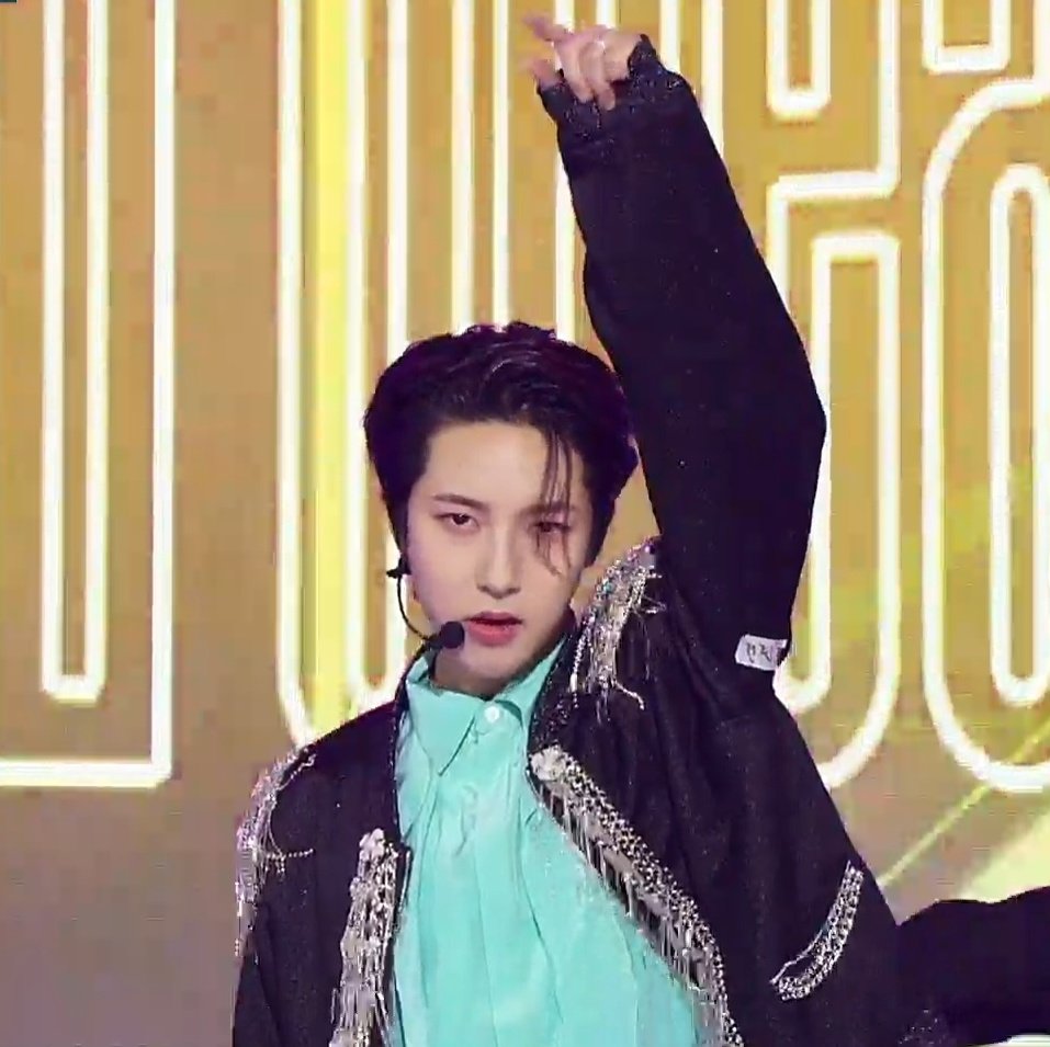 _chelliish_'s tweet photo. ???ㅋㅋㅋㅋ 잠시만ㅋㅋㅋ 무대의상에 이름표 붙어잇는 거 뭔데요 [런쥔] https://t.co/DplRdp1lzI