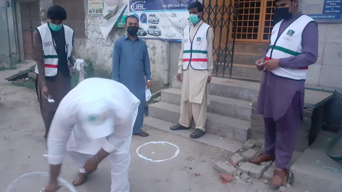 sohailrfq's tweet photo. Gujrat Tigers are extremely dedicated and determined to fight for the #security and #health of our people. Tigers did marking for social distancing at hospitals, outside banks and other crowded places.
#SaveGujrat https://t.co/WpNsFp53ZA