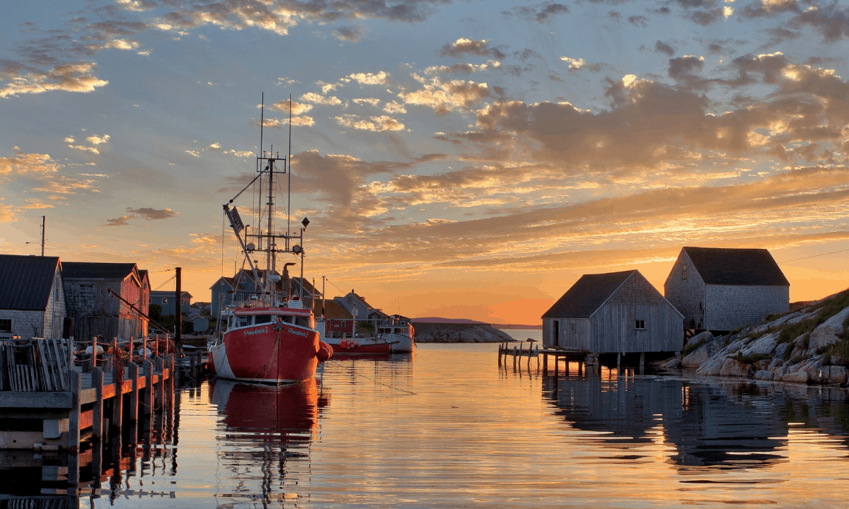 Visiting Atlantic Canada? Check out this guide on things to do when visiting Halifax, Nova Scotia. #visitnovascotia <a href="/tourismns/">Tourism Nova Scotia</a> #meethalifax <a href="/meethalifax/">Discover Halifax</a> trbr.io/TTUKUNA via <a href="/GoAwesomePlaces/">Going Awesome Places</a>