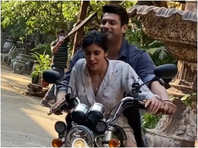 Ab dinner ho gaya toh ek bike ride toh banti hai..afterall Shiv ho ya Agastya ya fir humaara Sidharth,bike rides have special place in our hearts,fir chahe  #AnSh ka iconic confession ho ya fir  #AgMi ka cute bts..yeh sab bike rides ki hi den hai