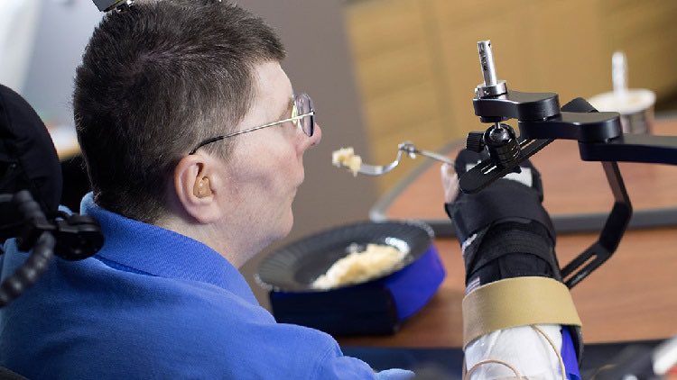 TechCrunchh's tweet image. Scientists have wirelessly connected a human brain to a computer for the first time! A trial of the BrainGate technology used a transmitter that connects to a person’s brain motor cortex, allowing trial participants with paralysis to use the system to control a tablet computer.