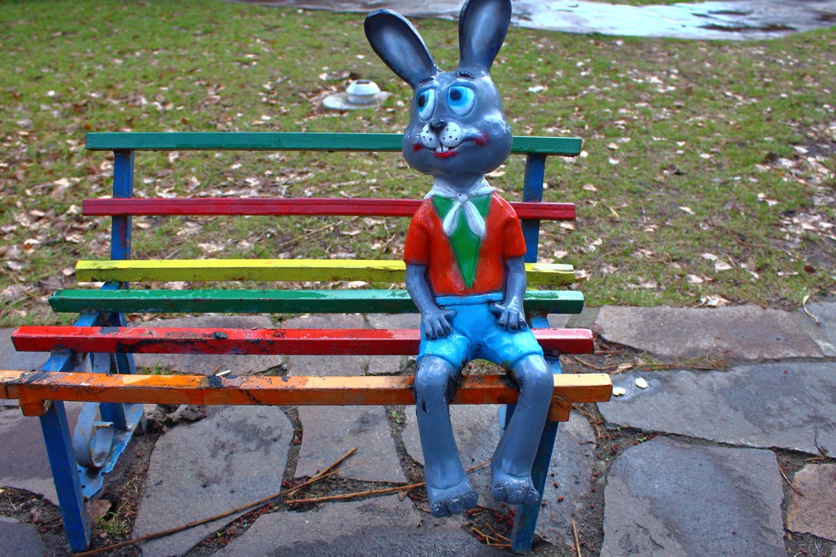 VVPhoto95's tweet photo. #ukraine #kyiv #spring #outdoor #outdoorphotography #sculpture #bench #playyard https://t.co/Kg25Of6ioF