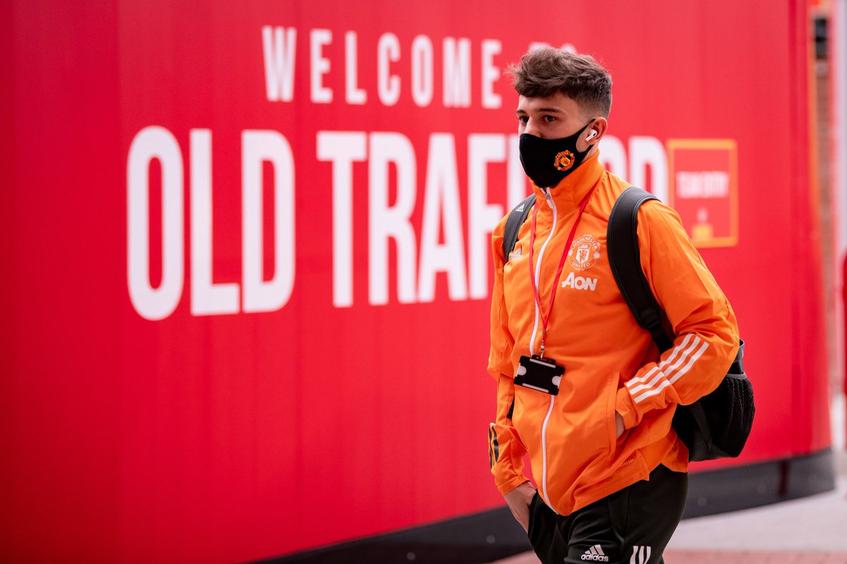 ManUtd_ID's tweet photo. 𝙆𝙚𝙢𝙗𝙖𝙡𝙞 𝙠𝙚 𝙊𝙡𝙙 𝙏𝙧𝙖𝙛𝙛𝙤𝙧𝙙 🏡

🔴 #MUFC 
#⃣ #MUNBHA https://t.co/dPC2b7EJUm